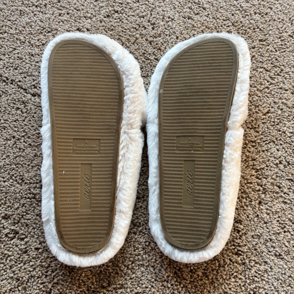 aerie slippers - Picture 2 of 3